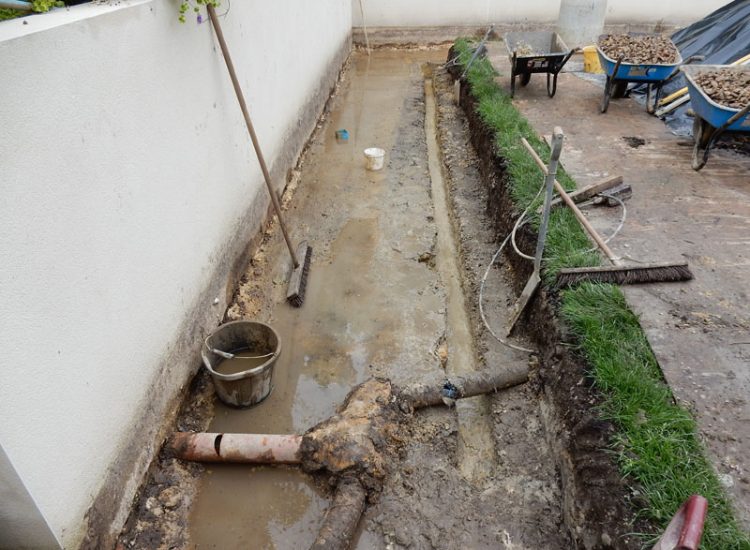 Garden and Planting Border Drainage Cobham, Surrey, KT11 - High retaining walls constructed with no drainage detail behind. Garden and Planting Border Drainage Cobham, Surrey, KT11 - High retaining walls constructed with no drainage detail behind.