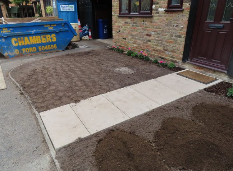 Garden Paving Sandhurst, Berkshire, RG47 - A paved terrace area using porcelain paving.
