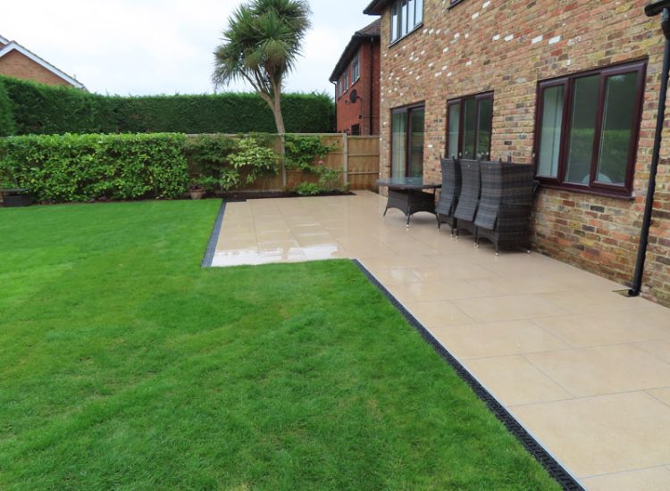 Garden Paving Sandhurst, Berkshire, RG47 - A paved terrace area using porcelain paving.