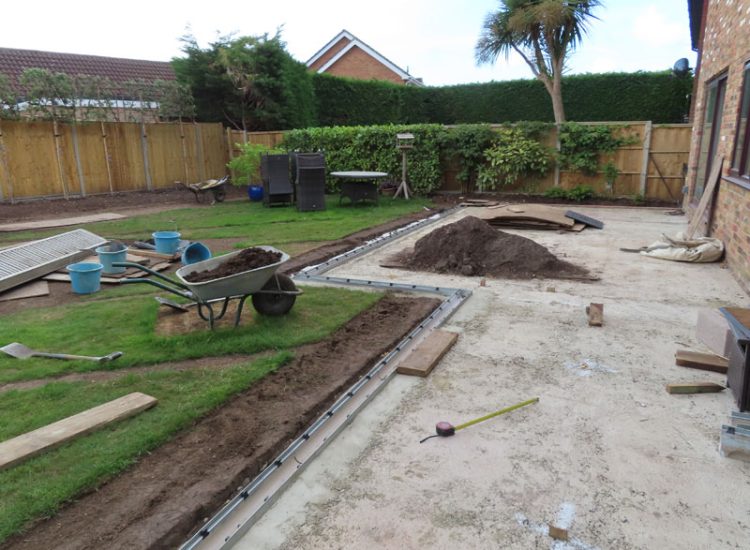 Garden Paving Sandhurst, Berkshire, RG47 - A paved terrace area using porcelain paving.