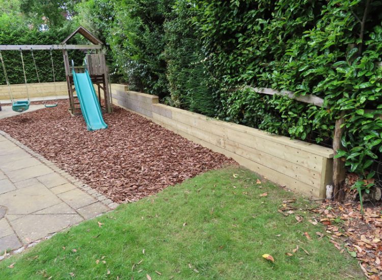Timber Retaining Walling Claygate, Surrey, KT10 - Repair and replacement of sections of old, dilapidated timber walling.