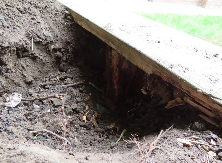 Timber Retaining Walling Claygate, Surrey, KT10 - Repair and replacement of sections of old, dilapidated timber walling. Timber Retaining Walling Claygate, Surrey, KT10 - Repair and replacement of sections of old, dilapidated timber walling.