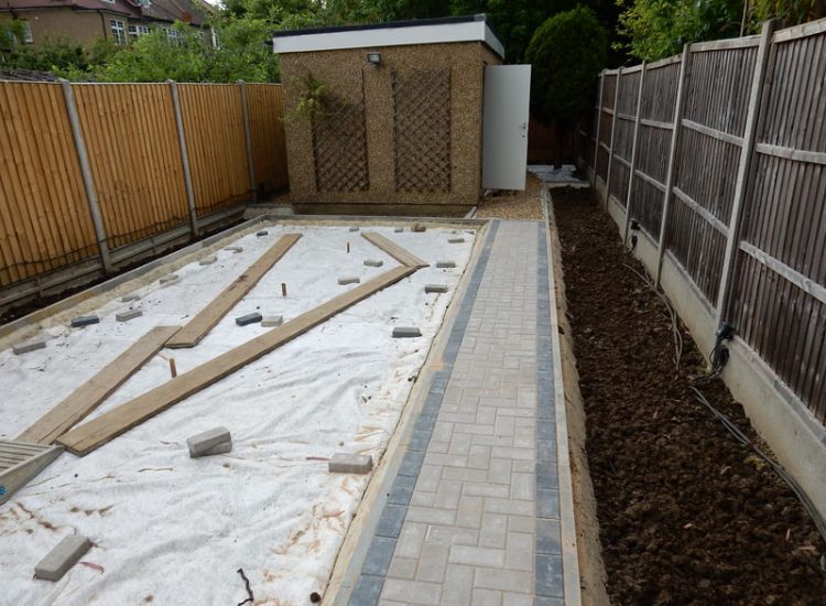 Turfing North Finchly, London, N12 - A small new lawn laid after lawn drainage including a drainge layer had been installed to assist with the drainage issues. Turfing North Finchly, London, N12 - A small new lawn laid after lawn drainage including a drainge layer had been installed to assist with the drainage issues.