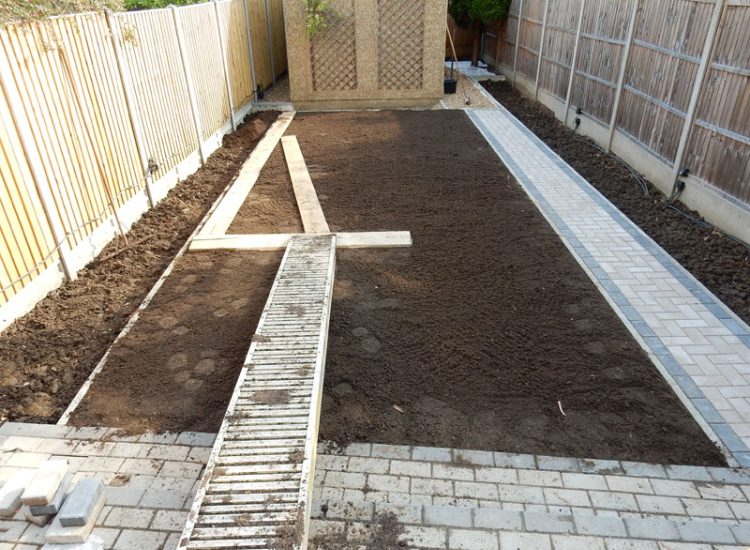 Turfing North Finchly, London, N12 - A small new lawn laid after lawn drainage including a drainge layer had been installed to assist with the drainage issues. Turfing North Finchly, London, N12 - A small new lawn laid after lawn drainage including a drainge layer had been installed to assist with the drainage issues.