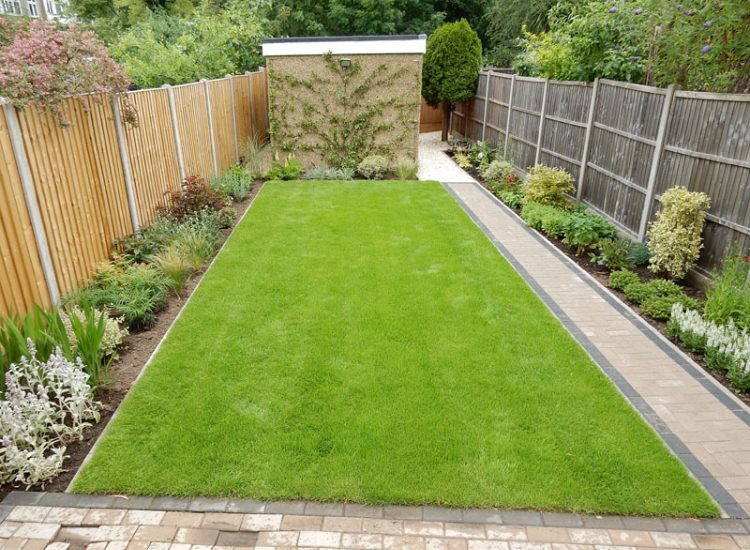 Turfing North Finchly, London, N12 - A small new lawn laid after lawn drainage including a drainge layer had been installed to assist with the drainage issues.